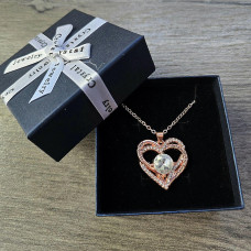 Жіноче намисто золоте у формі серця з білим цирконієвим каменем